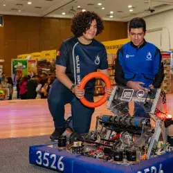 Equipo de robótica en la FIL Coahuila 2024