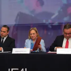 Embajadora Francia y decano de la EAAD