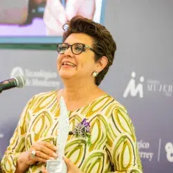 premio-mujer-tec-2025