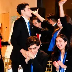 Equipo del Tec de Monterrey campus Laguna festeja su triunfo en torneo nacional de debate