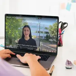 El video ganador en pantalla