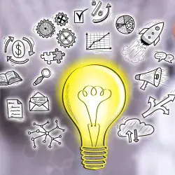Concepto de idea innovadora entre las manos de un hombre en el fondo.