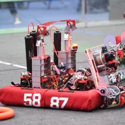 Robot durante competencia de FIRST Robotics Competition 2024.
