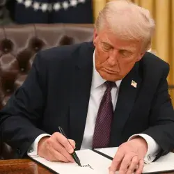 Trump firma orden ejecutiva en la Casa Blanca
