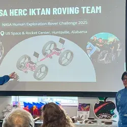 Las estudiantes de ingeniería y miembros del equipo IKTAN Roving del Tecnológico de Monterrey, campus Cuernavaca, Carla Pardo y Fernanda Rivera, junto con la egresada Dafne Ocampo, impartieron el taller ECO-ROVERS en el evento internacional Space Exploration Education Conference (SEEC) de la NASA.