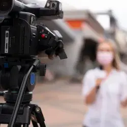Erika Mayo recibió la medalla Jacobo Zabludovsky por producir un reportaje para TV Azteca