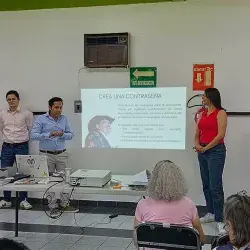 Estudiantes de cuarto semestre de la Licenciatura en Finanzas del Tec campus Cuernavaca, impartieron talleres de educación financiera y finanzas personales a adultos mayores en el CEAGEM.