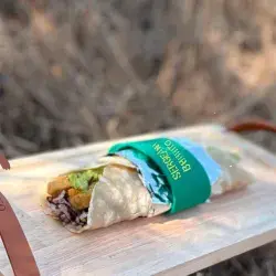 Estudiantes de Ingeniería en Alimentos del Tec campus Qro crean un burrito vegano instantáneo y son finalistas en concurso internacional.