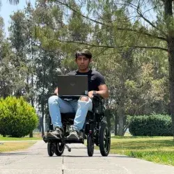 Alumnos del Tec campus Puebla desarrolló una silla de ruedas que se puede controlar con la mente