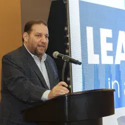 Jorge Valdez, académico y líder en el Tec de Monterrey, recibió la Orden Francisco Hernández al Mérito en Educación Médica.