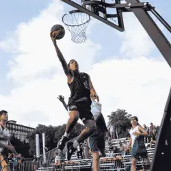 Carlos representando México en los International Children 's Games