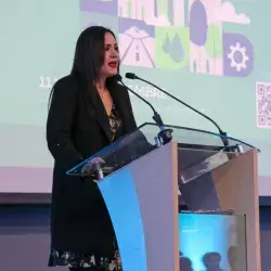 Esmeralda Uribe durante su participación en el 2° Simposio Internacional de Energías Renovables e Ingeniería Civil (SIERIC) 2025