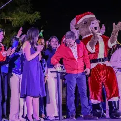 En el marco del 50 aniversario del Tec campus Querétaro, la comunidad inició las fiestas decembrinas con el encendido de luces y Christmas Rocks.