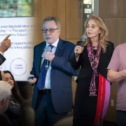 Profesores de Faculty of Excellence presentan sus proyectos de investigación.