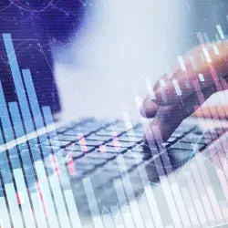 Representación gráfica de análisis financiero con gráficas y datos de inversión en una pantalla.