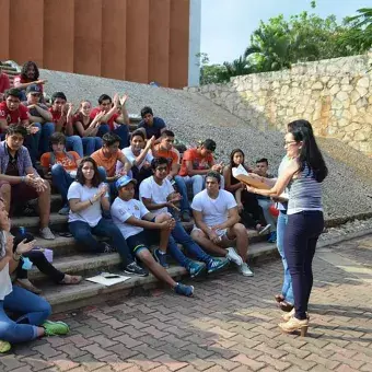 Alumnos en la premiación de los equipos