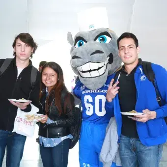 alumnos con mascota CCM