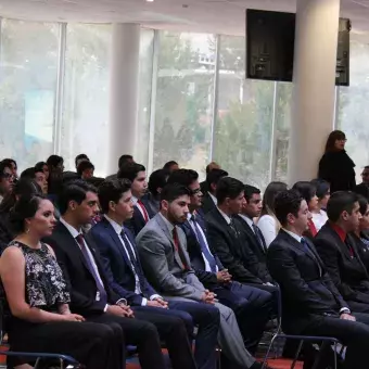 Se gradúan alumnos de preparatoria, profesional y maestría.