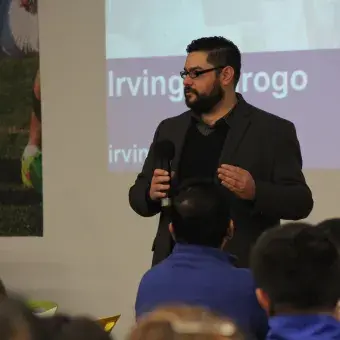 Plática de Irving Hidrogo.