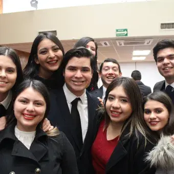 Compañeros de los nuevos integrantes