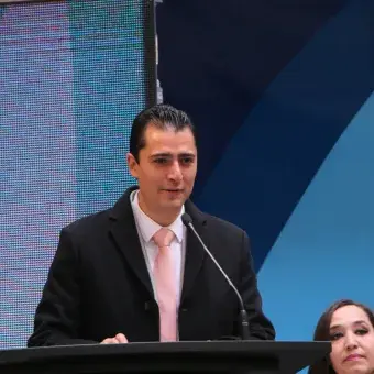 Con gran emoción expresan autoridades mensaje a los alumnos.