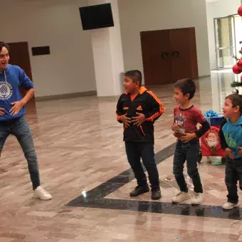 Niños disfrutando de posada en el Tec.