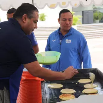 Bienvenida con Hot Cakes en campus Tampico