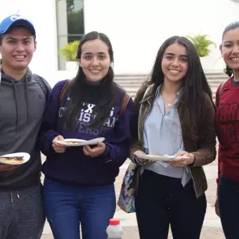 Bienvenida con Hot Cakes en campus Tampico