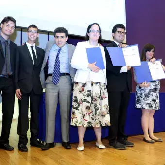 Jóvenes de Construyendo Puentes en el primer aniversario del programa.