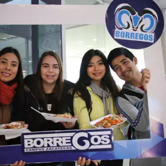 Los alumnos de preparatoria y profesional degustaron de los tradicionales chilaquiles por el inicio del semestre enero-mayo 2018.