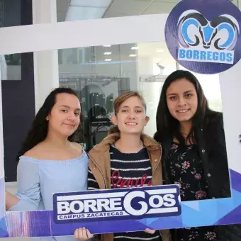 Los alumnos de preparatoria y profesional degustaron de los tradicionales chilaquiles por el inicio del semestre enero-mayo 2018.