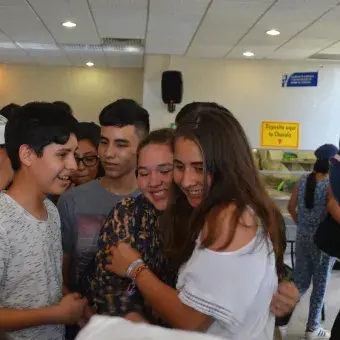Karla es felicitada por su generación al ser nombrada Líder de Generación.
