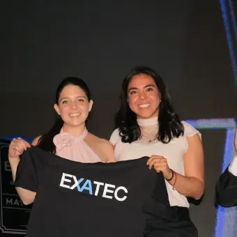 entrega de playera EXATEC