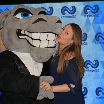 alumna con nautilus