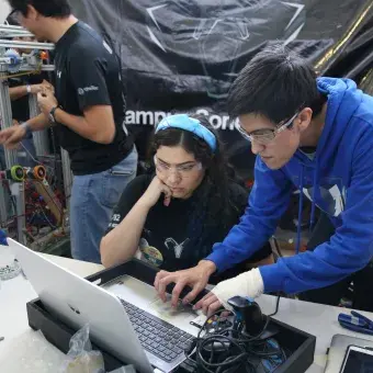 Alumnos en competencia FIRST