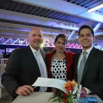 alumno con sus padres