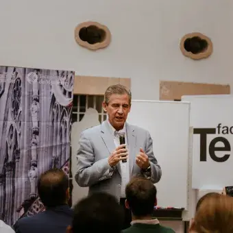 Hector López Santillana, alcalde León