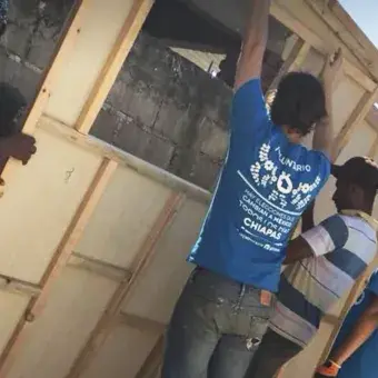 Trabajo en equipo para los detalles finales 