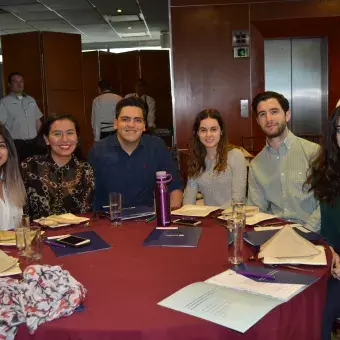 Estudiantes de la Escuela de Ingeniería y Ciencias durante su ceremonia de premiación en Campus Monterrey.