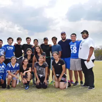 Participantes de los diferentes equipos felices por convivir sanamente