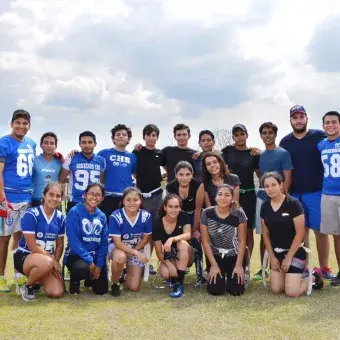 Participantes de los diferentes equipos felices por convivir sanamente