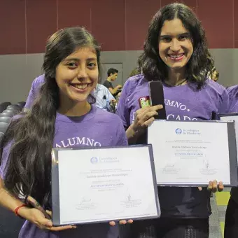 Daniela Montealegre, Andrea Sosa y Martha Carolina Elizondo, alumnas de la carrera de Biotecnología