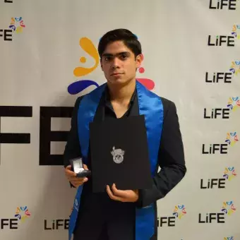 Premian perseverancia de alumnos LiFE