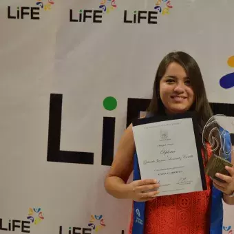 Premian perseverancia de alumnos LiFE