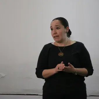 alumno exponiendo 