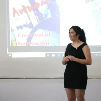 alumno exponiendo 