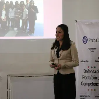 alumno exponiendo 