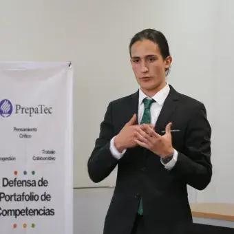 alumno exponiendo 