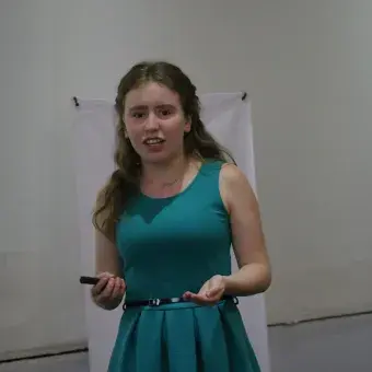 alumno exponiendo 