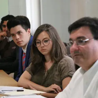 alumno exponiendo 